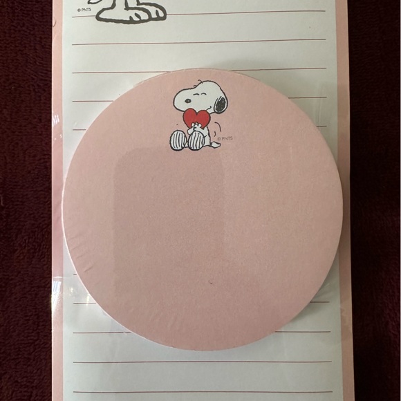 NWT ♥️ Snoopy Notepad Set

Includes 2 pads & 1 has an additional round small pad - Picture 2 of 4